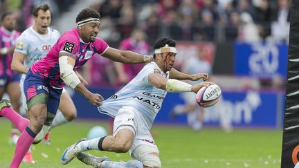 La Racingman Laulala en sang dans la défense du Stade Français (DENIS TRASFI / MAXPPP)