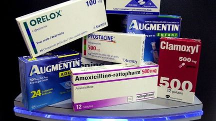 Antibiotiques de marque et de médicaments génériques correspondants (amoxicilline). (AFP/MYCHELE DANIAU)