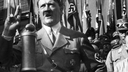 Adolf Hitler lors d'un discours en Allemagne (photo non dat&eacute;e). (DPA / MAXPPP)