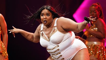 La chanteuse américaine Lizzo en concert à la Dickies Arena à Dallas (Texas, Etats-Unis), le 3 décembre 2019. (COOPER NEILL / GETTY IMAGES / AFP)