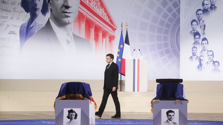 Emmanuel Macron lors de la cérémonie d'entrée au Panthéon de Missak Manouchian, à Paris, le 21 février 2024. (CHRISTOPHE PETIT TESSON/POOL/AFP)