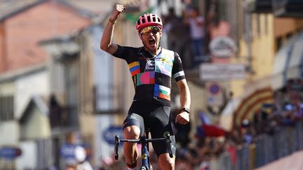 L'Italien Alberto Bettiol (EF Education - Nippo) remporte la 18e étape du Tour d'Italie à Stradella, jeudi 27 mai 2021. (LUCA BETTINI / AFP)