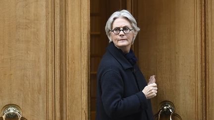 Penelope Fillon quitte son appartement à Paris, lundi 27 mars 2017. (LIONEL BONAVENTURE / AFP)