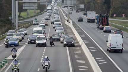 Des automobilistes à Rennes (Ille-et-Vilaine), le 20 novembre 2018.&nbsp; (SEBASTIEN SALOM GOMIS / AFP)