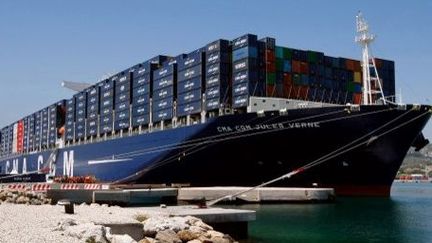 Le porte-conteneurs «Jules Verne» de la compagnie CMA CGM. (CLAUDE PARIS / POOL / AFP)