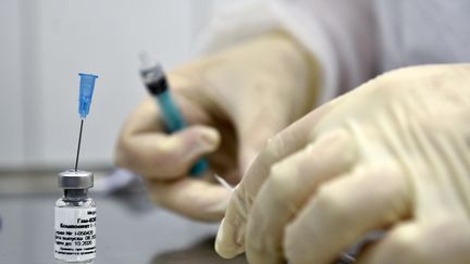 Vaccins : le gouvernement joue la transparence pour convaincre