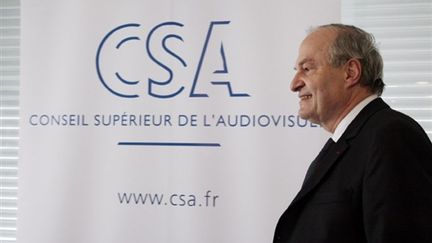 Michel Boyon, le président du Conseil supérieur de l'audiovisuel (CSA), le 7 avril 2009 à Paris (© AFP/MEHDI FEDOUACH)