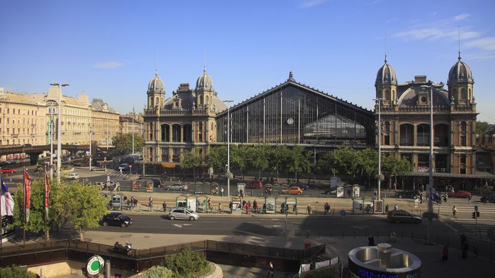 La façade de la gare de Budapest-Nyugati a été conçue par Gustave Eiffel. (TIBOR BOGNAR / PHOTONONSTOP)