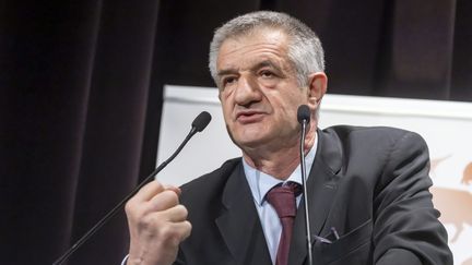 Jean Lassalle, lors du congrès de la Fédération nationale des chasseurs, le 22 mars 2022. (VINCENT ISORE / MAXPPP)