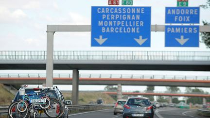 Un cyclotouriste roumain a parcouru 60 kilom&egrave;tres sur l'autoroute A61&hellip; en suivant son GPS, le 18 septembre 2012. (REMY GABALDA / AFP)