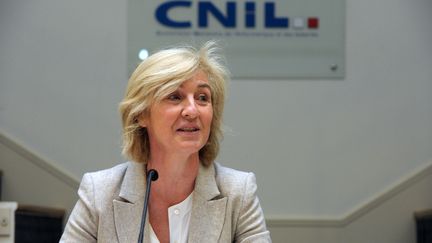 Isabelle Falque-Pierrotin, pr&eacute;sidente de la Cnil, &agrave; Paris le 16 avril 2015 (Paris). (ERIC PIERMONT / AFP)