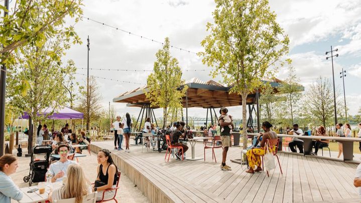 Tom Lee Park, un parc urbain a été aménagé sur un peu plus de 12 hectares en bordure de rivière à Memphis avec des espaces polyvalents adaptés aux activités ludiques et culturelles des habitants et des visiteurs.  (Photo Memphis Tourisme)