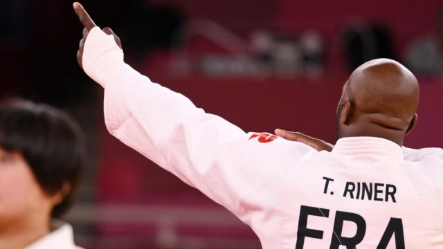 Pour son premier combat dans le tableau des repêchages, Teddy Riner fait dans l'expéditif face au Brésilien Rafael Silva. Un ippon sur abandon afin de s'offrir un match pour la médaille de bronze.