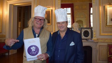 Le chef Christophe Leroy (à droite) Pierre-Jean Chalençon au Palais Vivienne, à Paris, le 29 octobre 2020.&nbsp; (DIDIER AUDEBERT / LMS / SIPA)