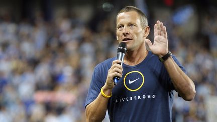 Lance Armstrong avec le maillot de la fondation "Livestrong"