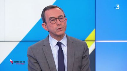 "Dimanche en politique", le magazine politique de France&nbsp;3, reçoit Bruno Retailleau, président du groupe Les Républicains au Sénat, le 14 février 2021. Le sénateur de la Vendée s'est notamment exprimé sur la campagne de vaccination et la "loi séparatisme". (France 3)