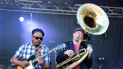 Pascal Danaë et Rafgee, de Delgres, lors de leur concert au festival du Bout du Monde l'année dernière. (FRANCOIS DESTOC / MAXPPP)