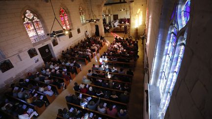 Une messe d'hommage à Jacques Hamel est célébrée le 2 octobre 2016, à Saint-Etienne-du-Rouvray (Seine-Maritime). (MAXPPP)