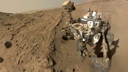 Le rover Curiosity sur une vue de la Nasa publi&eacute;e le 26 novembre 2014. (NASA/NEWSCOM/SIPA / SIPA USA)