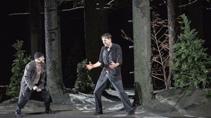 Peter Mattei (Don Giovanni) et Alex Esposito (Leporello) dans "Don Giovanni" mis en scène par Claus Guth. (Bernd Uhlig / OnP)