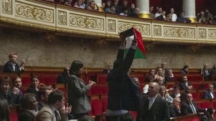 Le député La France insoumise (LFI) Sébastien Delogu a écopé d'une exclusion de quinze jours du Palais Bourbon, après avoir brandi un drapeau palestinien dans l'hémicycle, mardi 28 mai.