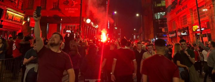 Les supporters de Liverpool ont largement fêté le titre européen, le 1er juin.&nbsp; (FANNY LECHEVESTRIER / FRANCEINFO)