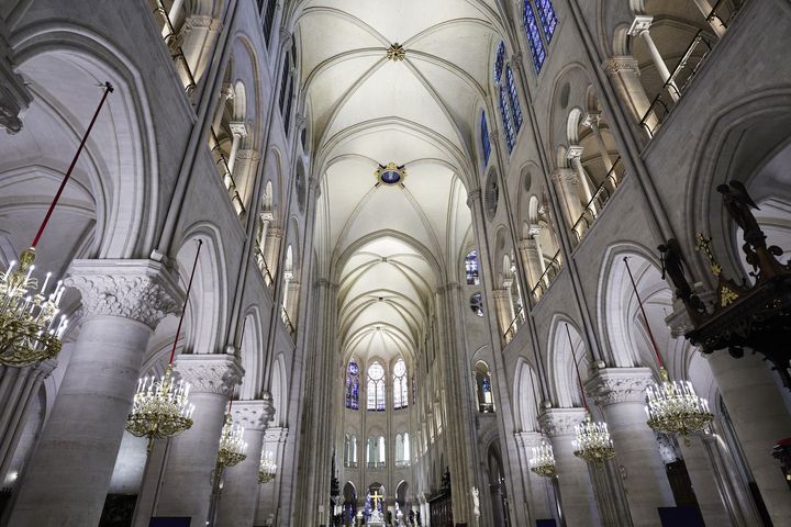 La nef de la cathédrale Notre-Dame de Paris, le 29 novembre 2024. (STEPHANE DE SAKUTIN / AFP)