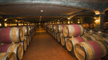 Des barriques de Château Smith Haut Laffite à Pessac (Gironde), prêtes à être exportées. (MAXPPP)