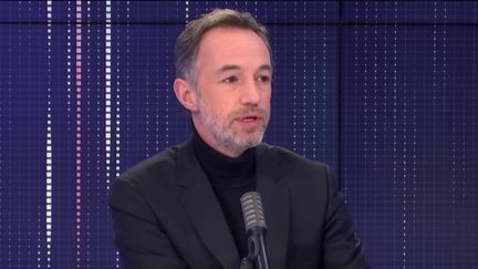 Emmanuel Grégoire,&nbsp;premier adjoint à la maire de Paris, le 28 novembre 2020 sur franceinfo. (FRANCEINFO / RADIOFRANCE)