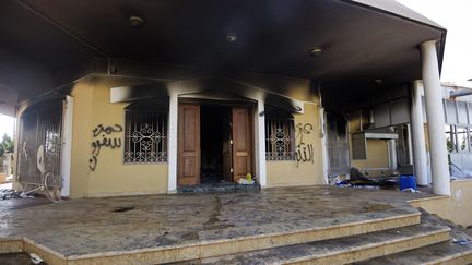 Un b&acirc;timent de l'ambassade des Etats-Unis &agrave; Benghazi (Libye), trois jours apr&egrave;s l'attaque&nbsp;du 11 septembre 2012. (GIANLUIGI GUERCIA / AFP)