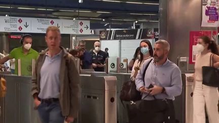 Eurozapping : les Belges viennent faire le plein en France, gratuité des transports en Espagne et grève de la compagnie aérienne Lufthansa (FRANCEINFO)