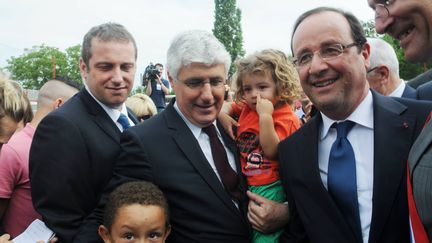 Fran&ccedil;ois Hollande, pr&eacute;sident de la R&eacute;publique, dans le quartier populaire du Garros, &agrave; Auch (Gers), le 3 ao&ucirc;t 2013. ( MAXPPP)