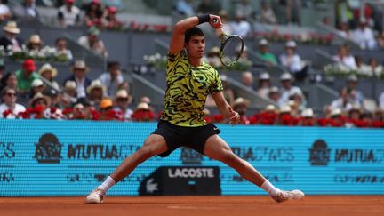 Carlos Alcaraz en huitièmes de finale du Masters 1000 de Madrid, le 2 mai 2023. (ANTOINE COUVERCELLE / AFP)