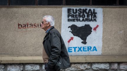 Un tag de l'organisation séparatiste ETA à San Sebastian (Espagne), le 18 mars 2017. (JAVI JULIO / ANADOLU AGENCY / AFP)