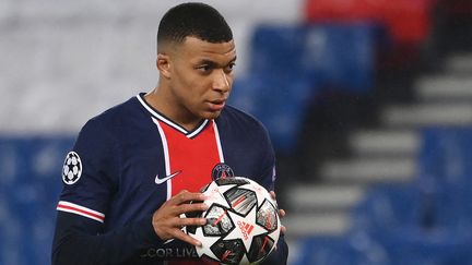 L'attaquant du PSG Kylian Mbappé lors du 8e de finale retour de Ligue des champions contre le FC Barcelone, le 10 mars 2021 au Parc des Princes (Paris). (FRANCK FIFE / AFP)