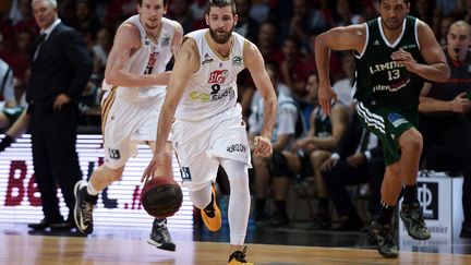 Antoine Diot (Strasbourg) a inscrit 20 points lors du match 2 face à Limoges. (FREDERICK FLORIN / AFP)