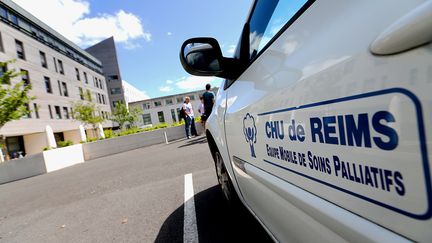 L'arrêt des traitements de Vincent Lambert, patient tétraplégique en état végétatif depuis plus de 10 ans, va reprendre, a annoncé le 2 juillet le médecin du CHU de Reims. (FRANCOIS NASCIMBENI / AFP)