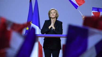 La candidate LR à l'élection présidentielle, Valérie Pécresse, lors d'un meeting au Zénith de Paris, le 13 février 2022. (ALAIN JOCARD / AFP)