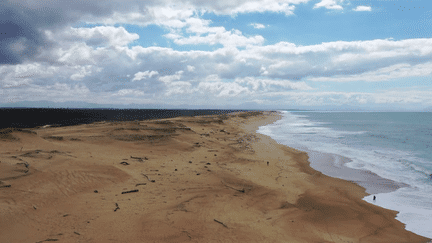 VIDÉO - Mimizan : des dunes de sable en plein centre-ville après les  tempêtes