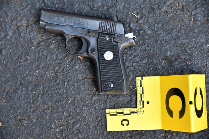 Selon la police américaine, Keith Scott était en possession de ce pistolet lorsqu'il a été abattu. Cette image a été diffusée le 24 septembre 2016. (CHARLOTTE POLICE DEPARTMENT / REUTERS)