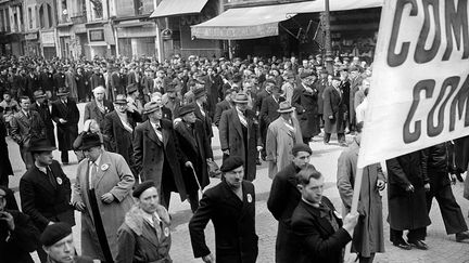 Défilé du 1er mai 1945, place de la Nation à Paris.&nbsp; (GAMMA-KEYSTONE VIA GETTY IMAGES)