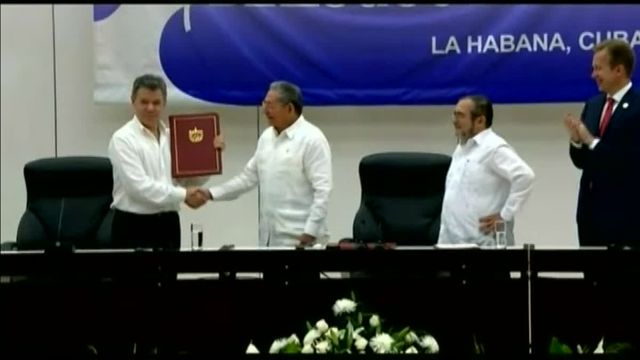 Signature de l'accord historique de cessez-le-feu enter le gouvernement colombien et les Farc