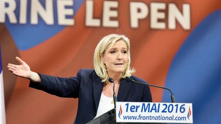 Marine Le Pen appelle ses partisans à utiliser internet pour court-circuiter les médias