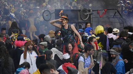 Selon la préfecture, 6 500 personnes ont participé à un carnaval non autorisé à Marseille malgré l'épidémie de Covid-19, dimanche 21 mars 2021. (CHRISTOPHE SIMON / AFP)