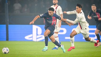 Warren Zaïre-Emery tente une percée lors de PSG-AC Milan en Ligue des champions, le 25 octobre 2023, au Parc des Princes. (MATTHIEU MIRVILLE / AFP)