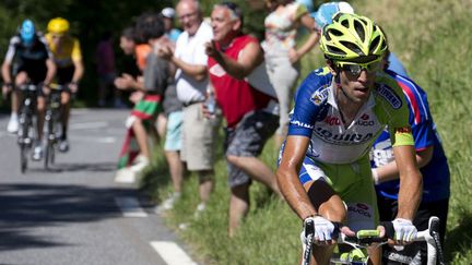 Vincenzo Nibali (Liquigas) attaque dans le col de Peyresourde (JOEL SAGET / AFP)