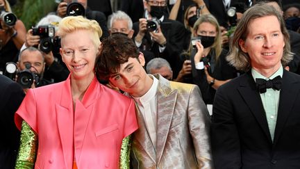 Tilda Swinton, Timothée Chalamet et Wes Anderson à Cannes 2021 (JOHN MACDOUGALL / AFP)