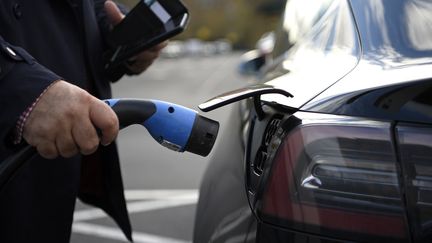 Automobile : le casse-tête des bornes pour les véhicules électriques