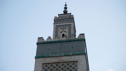 &nbsp; (Un "thé de la fraternité" offert aux visiteurs de la Grande Mosquée de Paris dimanche 10 janvier © Sipa / NICOLAS MESSYASZ)