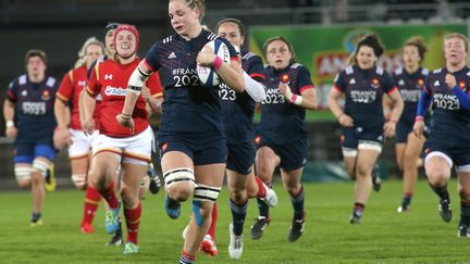 L'équipe de France féminine de rugby conquérante face au Pays de Galles lors du dernier Tournoi des Six Nations. (DIARMID COURREGES / AFP)